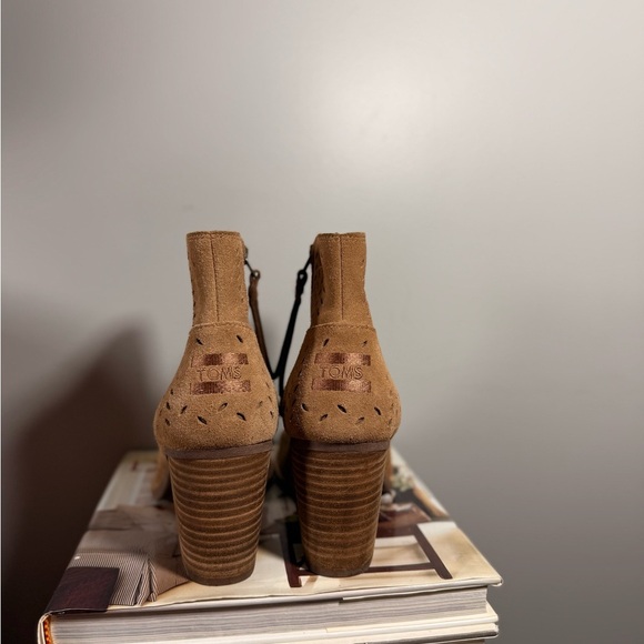 Toms Size 8.5 Tan Women’s Majorca Perforated Suede Heeled Open Toe Booties - Picture 6 of 15